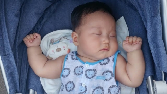 生後2ヶ月なのにひとりで寝る赤ちゃん？環境づくりがポイント